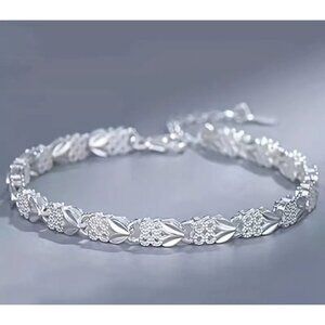 Women's Four-leaf Clover Silver Color Bracelet Gift